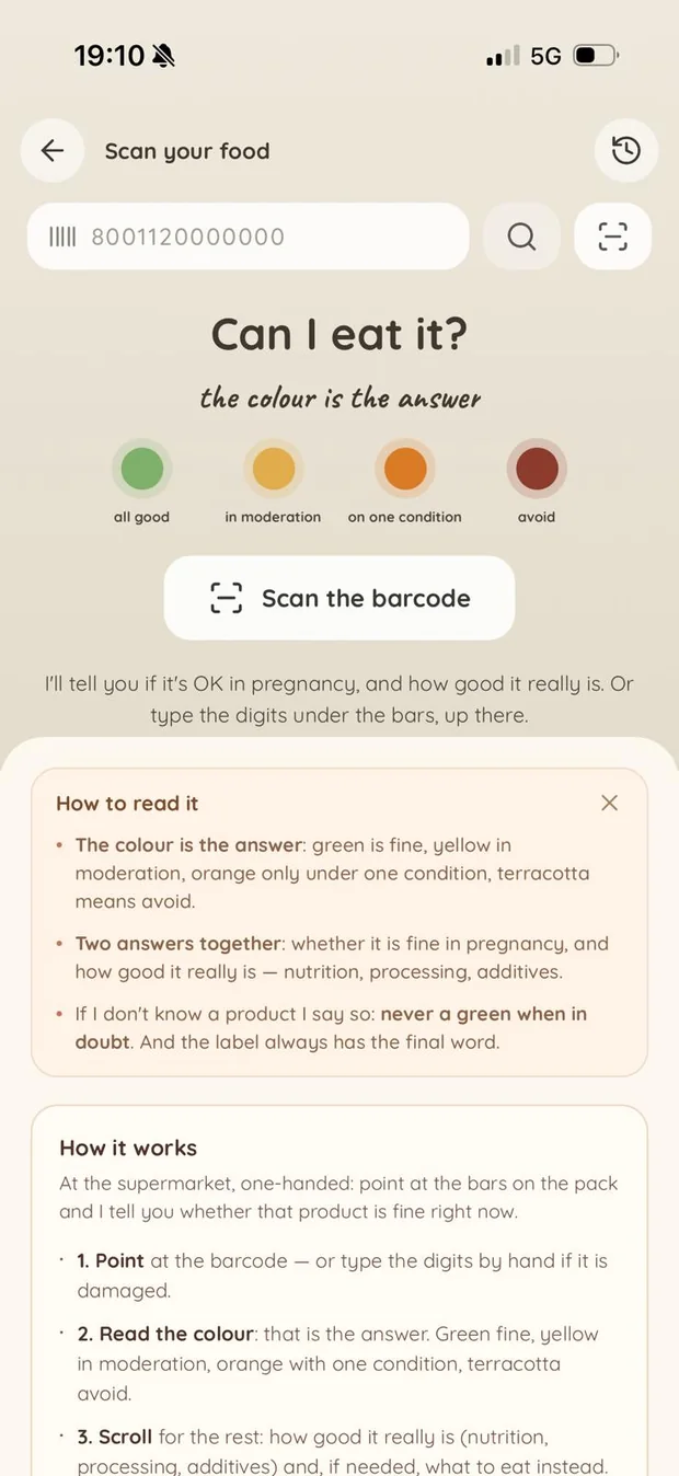 The “Scan your food” screen in mamma&me: the barcode to scan and the four colours of the answer.